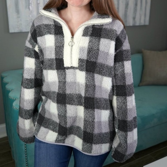 Jackets & Blazers - NWT - Sherpa Style Pullover - Size Small